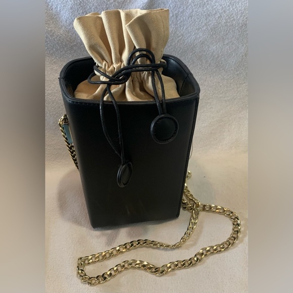 Clee Leather Drawstring  Chain Link Crossbody Bucket Bag Black Tan Womens Purse - Picture 4 of 14